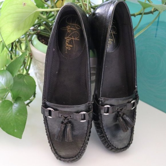 Life Stride ‘TRANSIT’ Faux Leather Tassel Loafers - Picture 2 of 14
